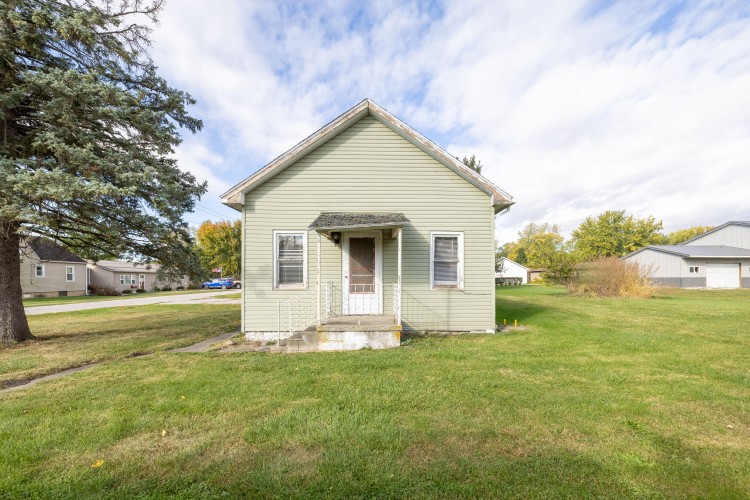 600 N Railroad Street Brook, IN 47922 | MLS 811678