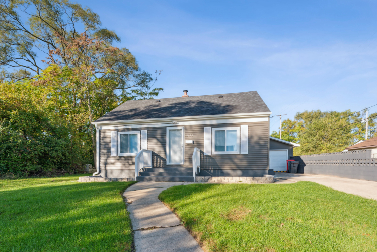 Listing Image 4