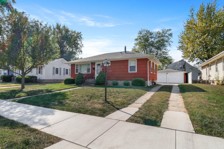 340 N Oakwood Drive Griffith, IN 46319 | MLS 811731