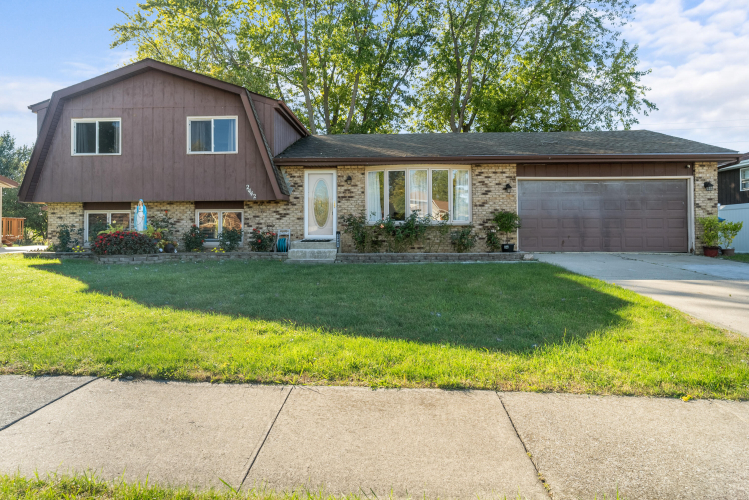 2442  Victoria Road Schererville, IN 46375 | MLS 811959