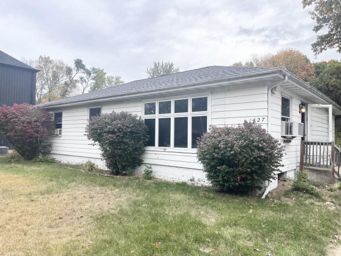 1427  Austin Avenue Schererville, IN 46375 | MLS 811990