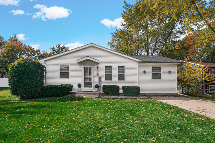 217  Crestwood Drive Michigan City, IN 46360 | MLS 812090