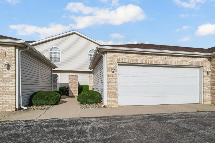 145  Mallard Pointe Drive Valparaiso, IN 46385 | MLS 812209