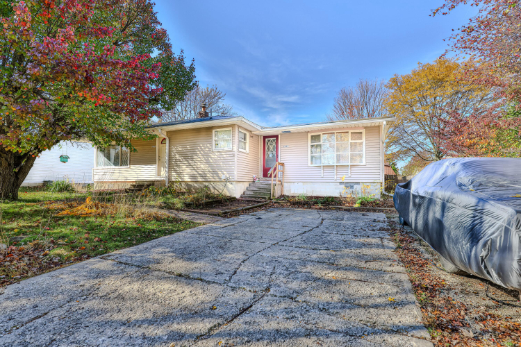 2301  Worthington Drive Valparaiso, IN 46383 | MLS 812370