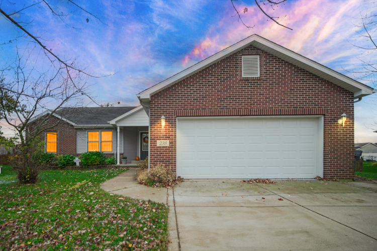 238  Hampton Manor Lane Valparaiso, IN 46385 | MLS 812474