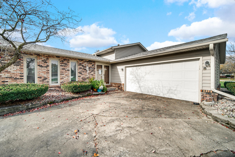 1017  Spruce Drive Schererville, IN 46375 | MLS 812719