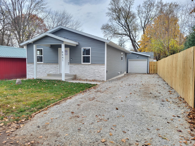 8441 E Lakseshore Drive New Carlisle, IN 46552 | MLS 812934