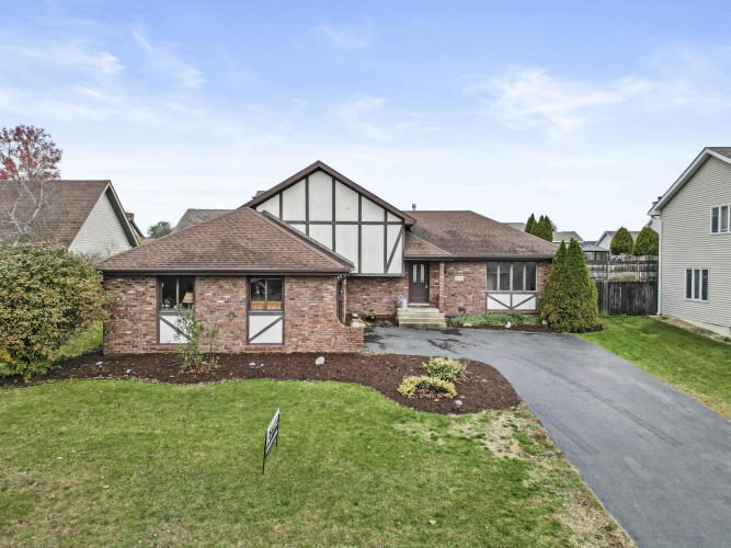 2728  Capri Drive Schererville, IN 46375 | MLS 812971