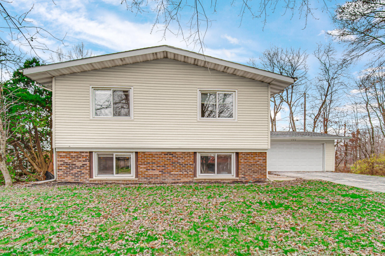 393 W 550  Valparaiso, IN 46385 | MLS 813476