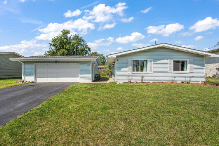 413  Saginaw Drive Valparaiso, IN 46385 | MLS 813494