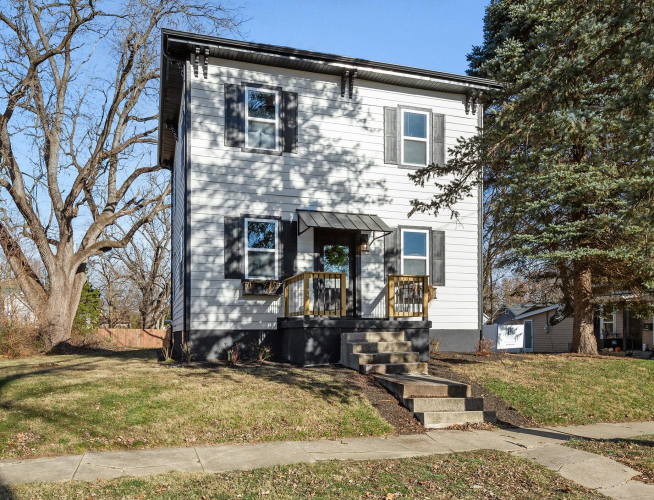 503  Institute Street Valparaiso, IN 46383 | MLS 813848