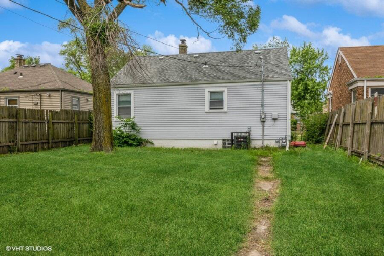 Listing Image 10