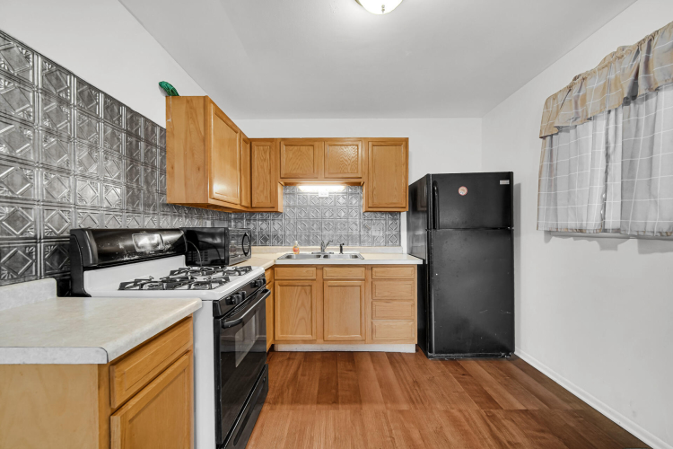 Listing Image 12