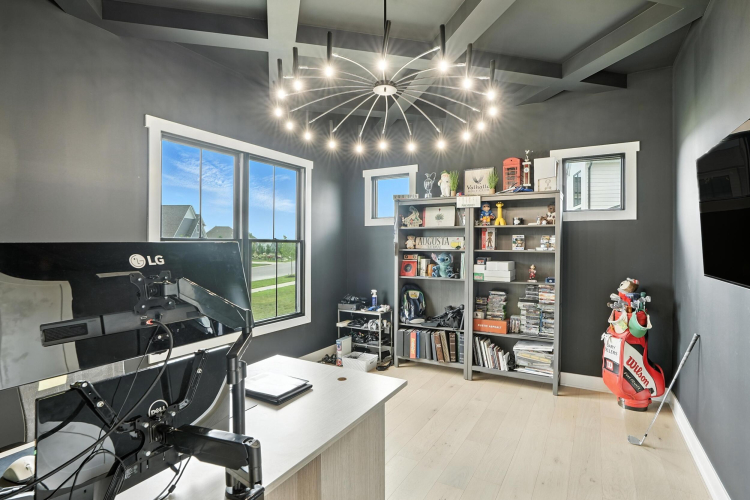 Listing Image 11