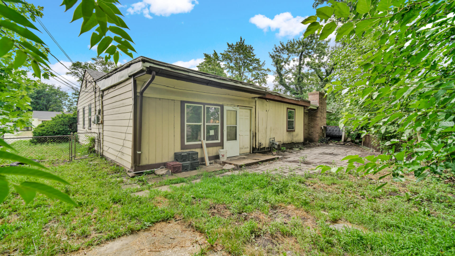 Listing Image 4