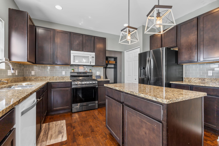 Listing Image 9