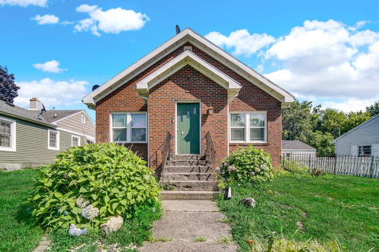 LIBER×GeekField_BuddyMat_MILKAHKI Homes For Sale in 46350 Zip Code, IN (UPDATED
