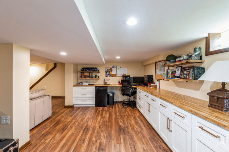 Listing Image 19