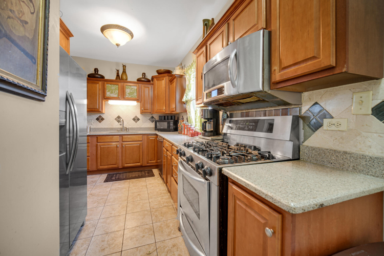 Listing Image 6