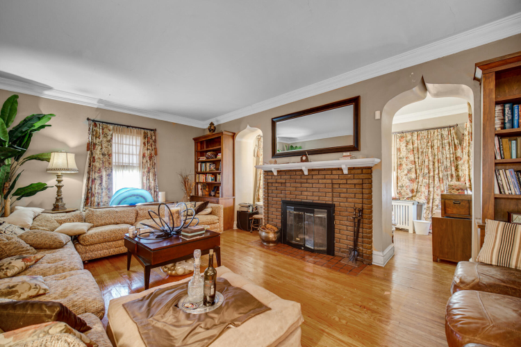 Listing Image 9