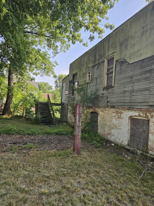 Listing Image 4