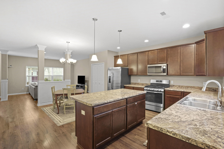 Listing Image 9