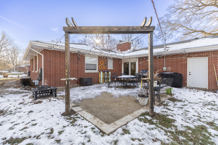 Listing Image 4