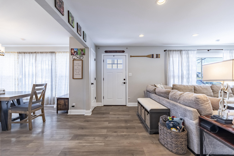 Listing Image 10