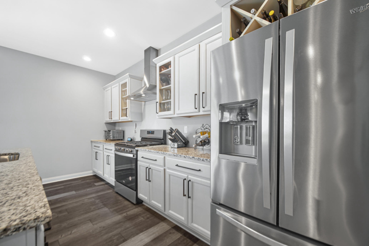 Listing Image 12