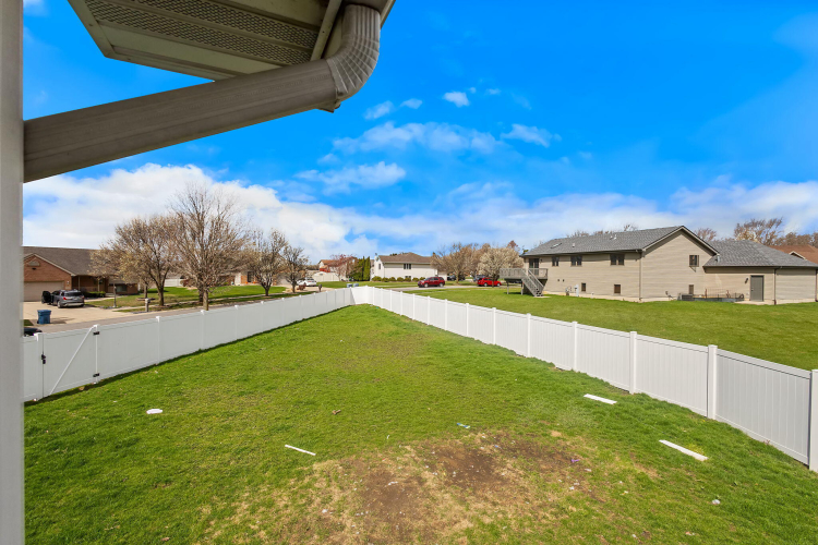 Listing Image 3