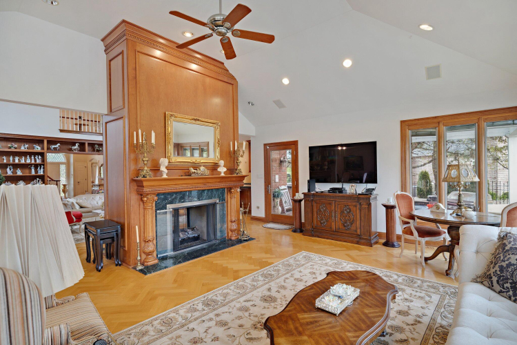 Listing Image 12