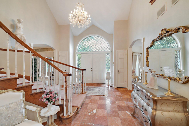 Listing Image 4