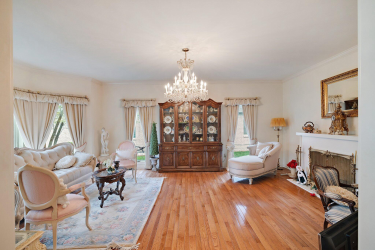 Listing Image 7