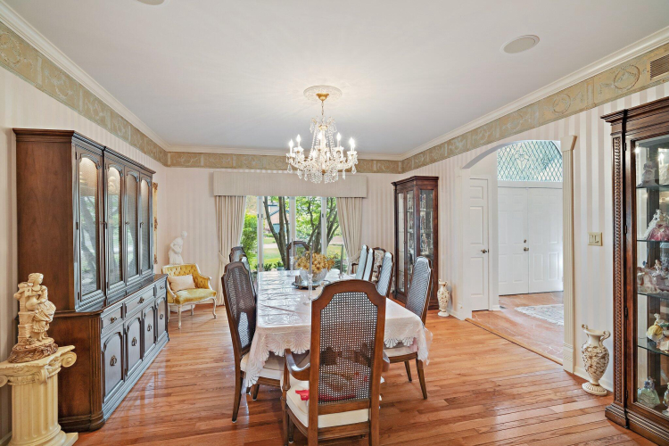 Listing Image 9