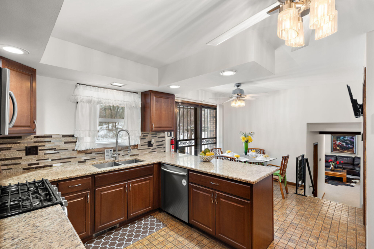 Listing Image 9