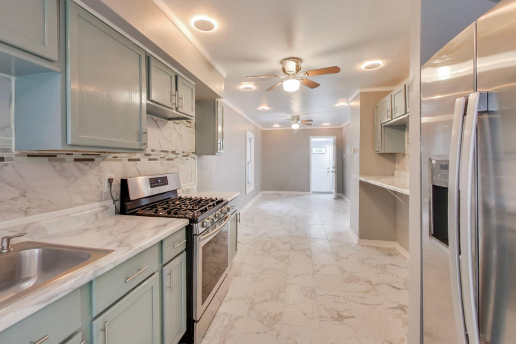 Listing Image 11