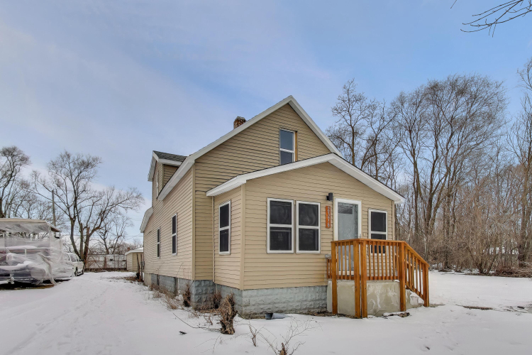 Listing Image 3
