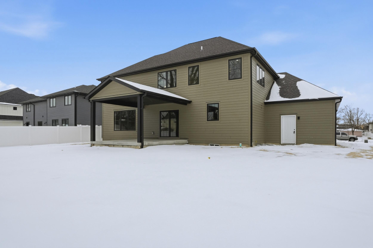 Listing Image 5