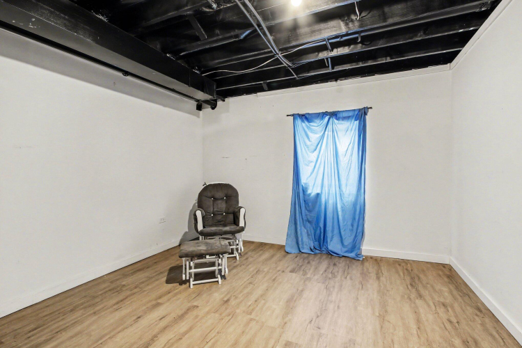 Listing Image 35