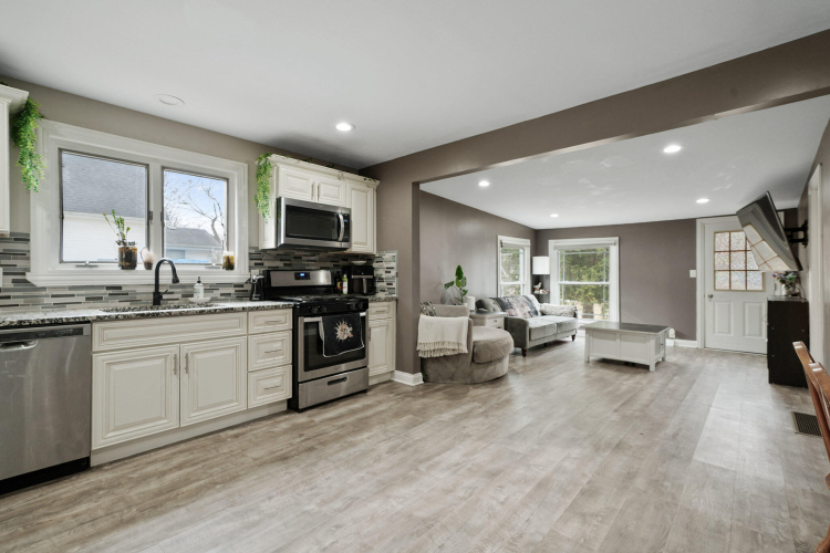 Listing Image 19