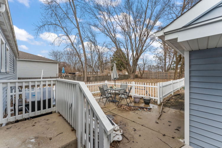 Listing Image 11