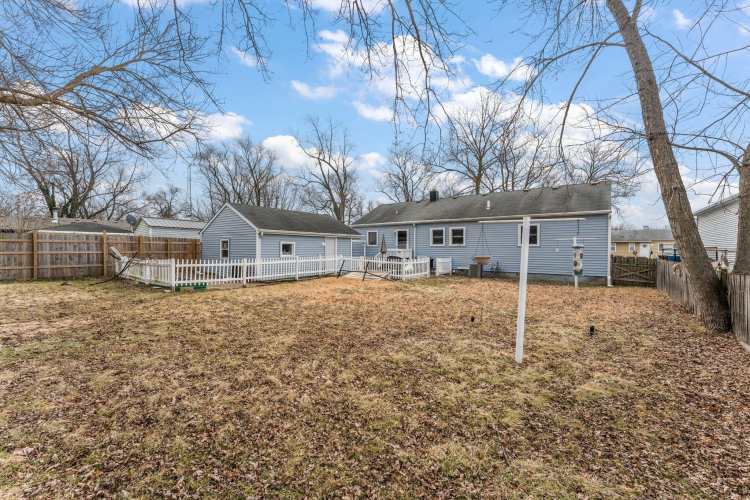 Listing Image 12