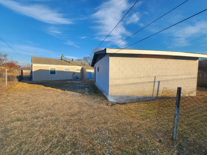 Listing Image 12