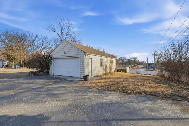 Listing Image 36