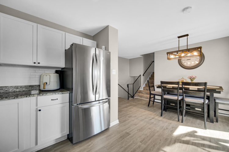 Listing Image 9