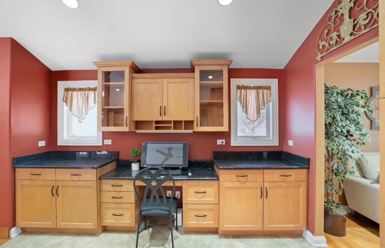 Listing Image 4