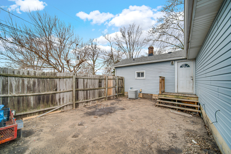 Listing Image 4