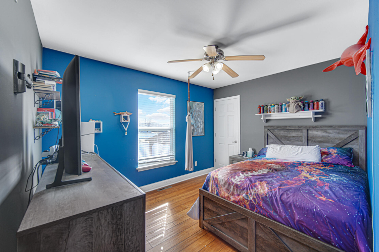 Listing Image 11