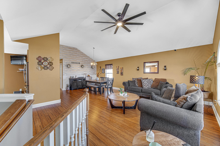 Listing Image 3