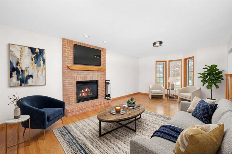 Listing Image 6